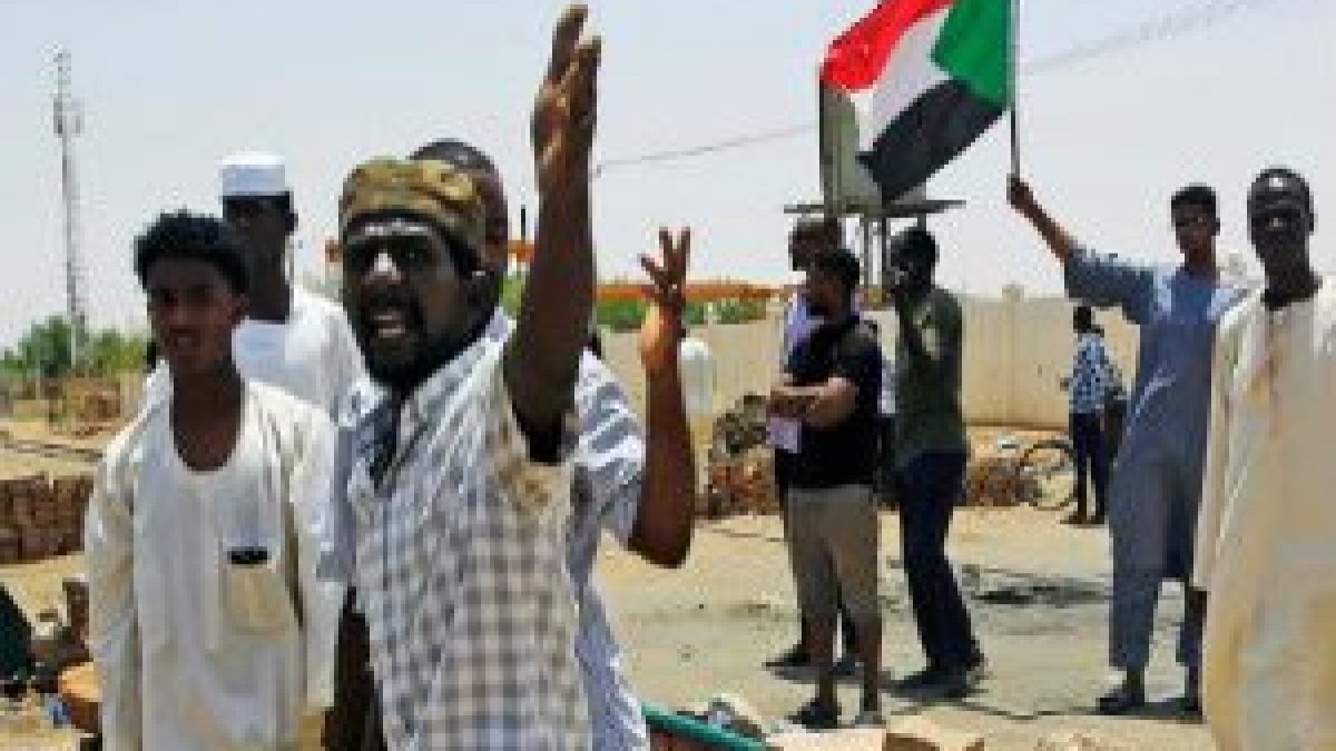 African Union suspended Sudan demanding civilian rule to be established in the country