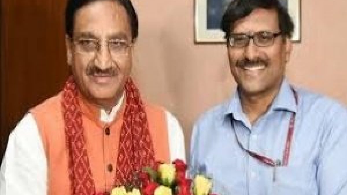 Kasturirangan Committee submitted the draft National Education Policy to Union HRD Minister