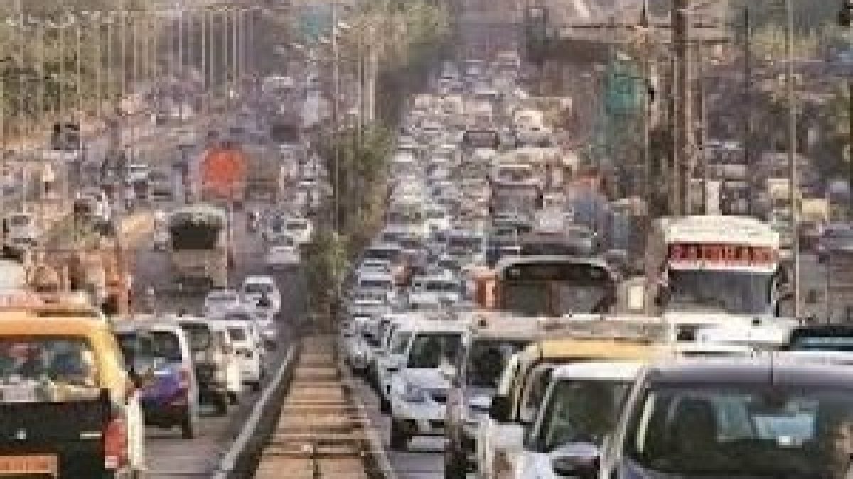 Mumbai ranked first among 403 global cities in Traffic Index 2018 study