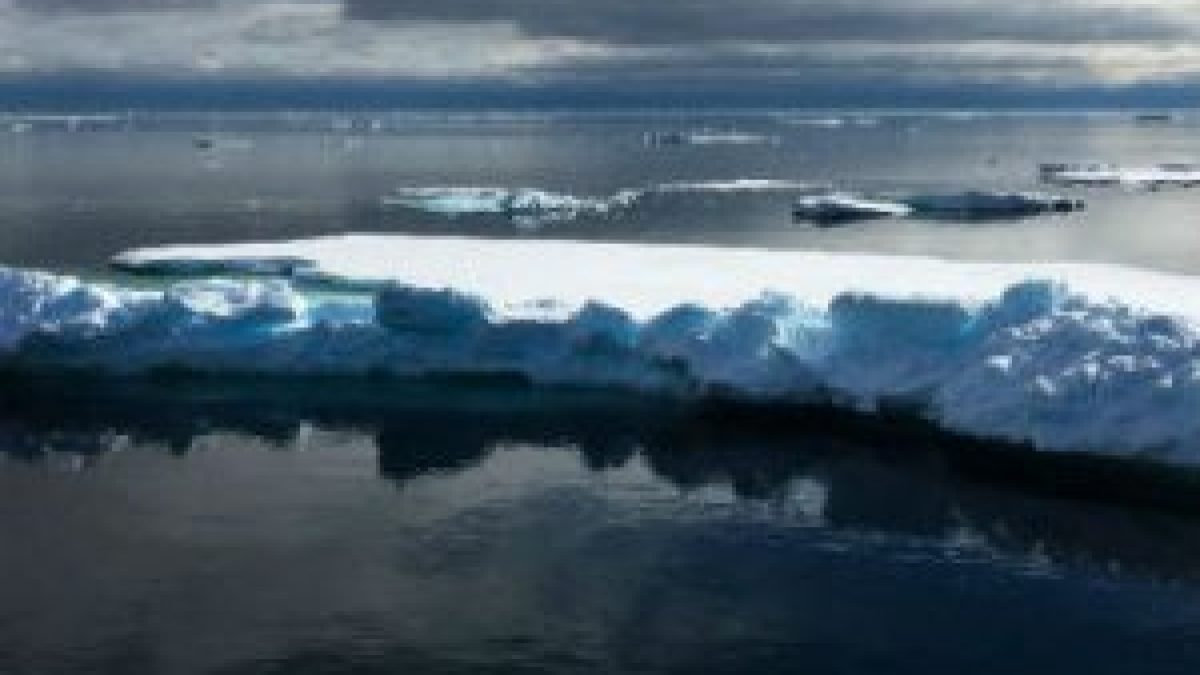 Researchers have found that the Islands ice sheet has lost more than two gigatonnes in a day