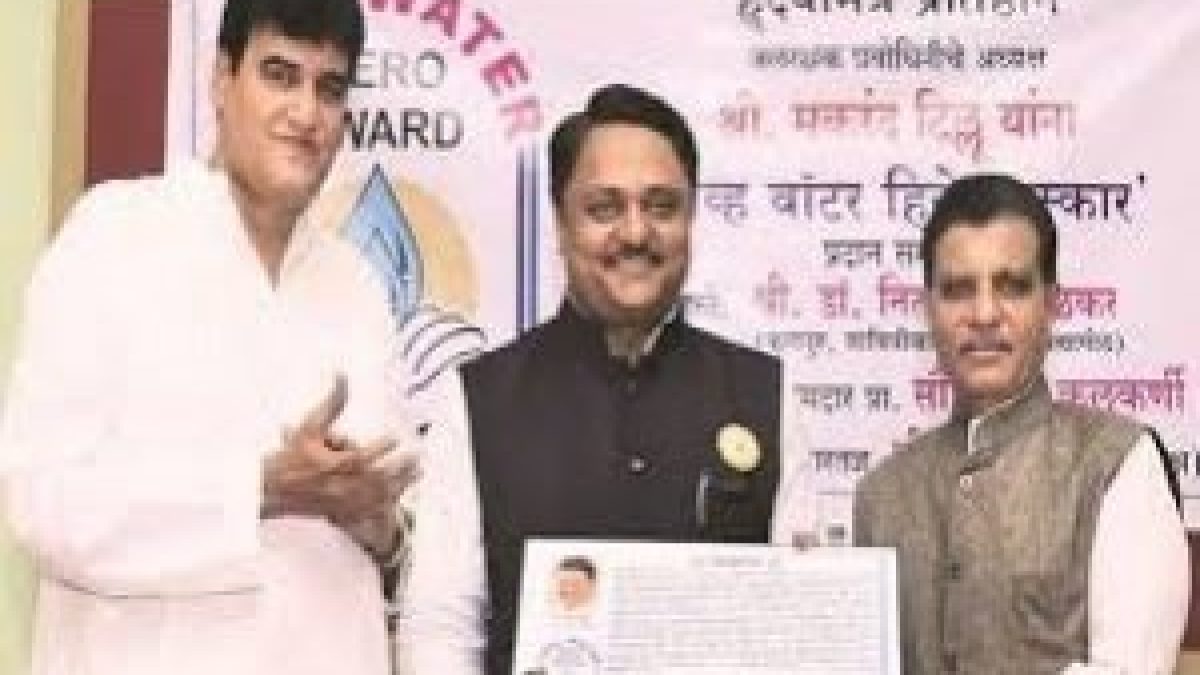 Social activist Makarand Tilloo won 'Save Water Hero Award'.