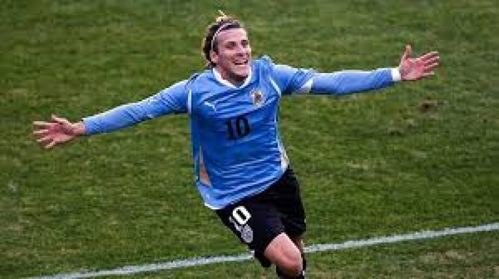 Diego Forlan announces retirement from professional football