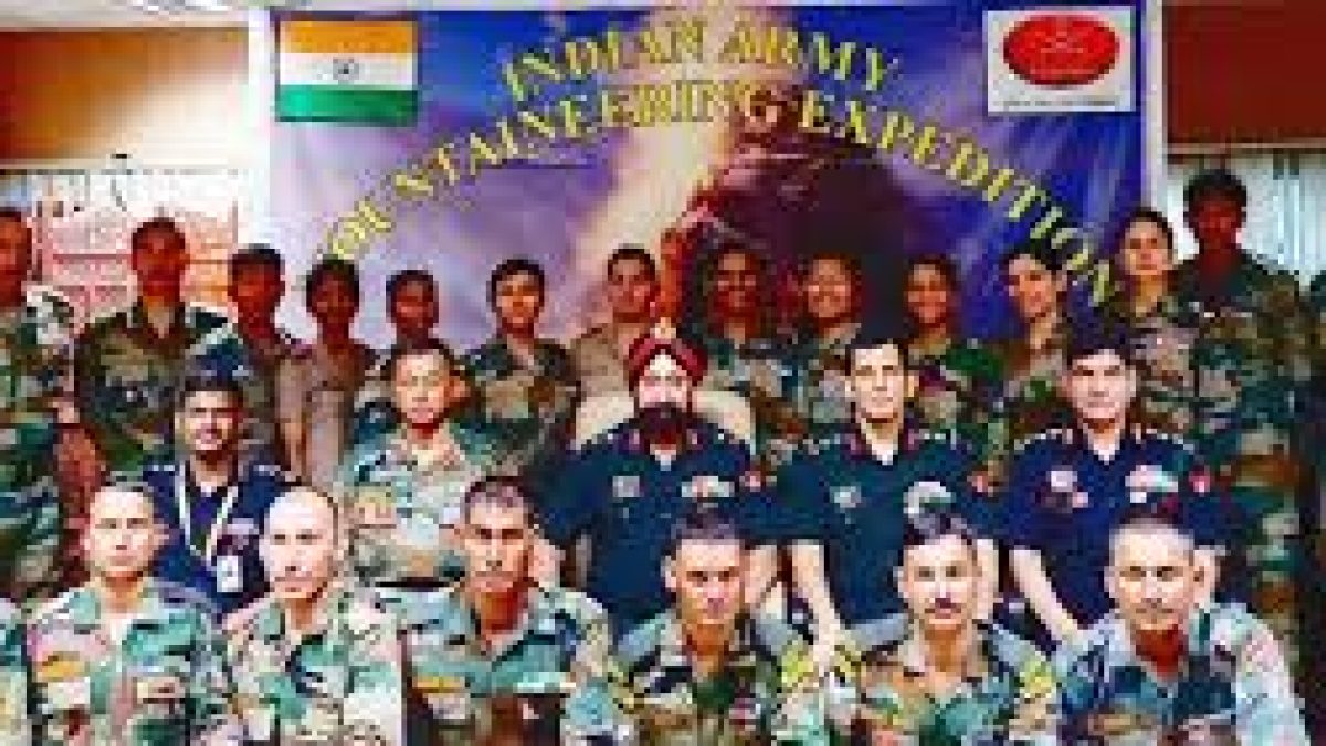 Indian Army Men and Women Summit MT Kun (7077M)