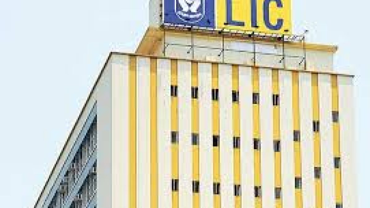Union Govt plans to raise funds through LIC IPO