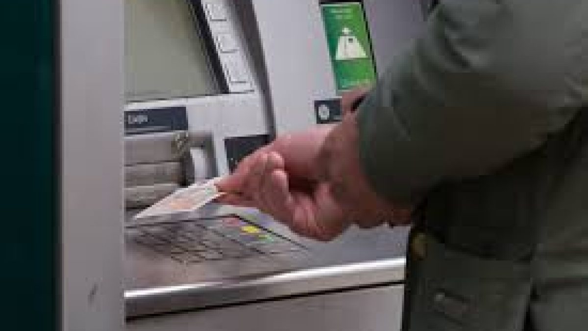 Centre announces free ATM withdrawals for 3 months