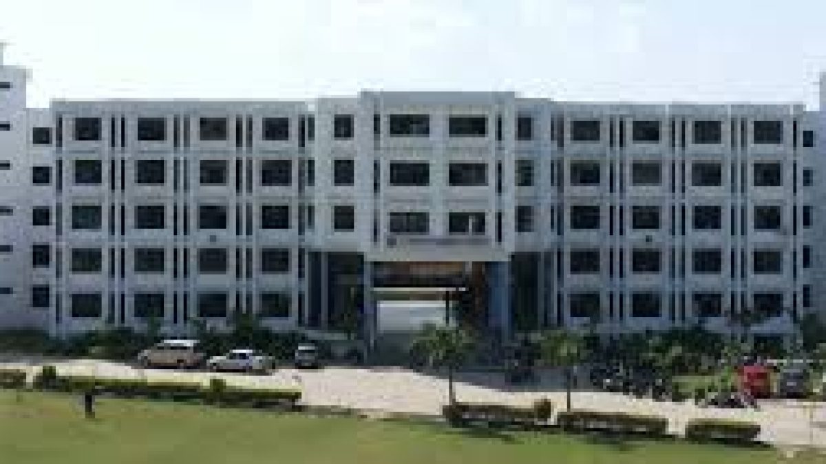 About Institute Established in 2007, L. J. Institute of Engineering and Technology (LJIT), Ahmedabad is a leading Private Un-Aided college based in Ahmedabad.The college is popularly known as LJIT among the students.The institute offers a wide array of academic courses and programmes that are approved by AICTE.The college, affiliated to Gujarat Technological University, Ahmedabad , is widely recognized for its academic standards. L. J. Institute of Engineering and Technology (LJIT), Ahmedabad takes a holistic view of education and focuses on both, academic as well as personality development of the students. The qualified and experienced faculty at LJIT along with the carefully designed and updated curriculum ensure that the students receive the best education and skills which can help them emerge as qualified professionals.In order to provide students with quality academic environment, the college has developed all the necessary infrastructural facilities. The key among them are Hostel, Library, Laboratory, Playground, Canteen, Gym, Medical Help, Education loan, Auditorium, Scholarship. Highlights • Website: www.ljinstitutes.org • Address: S.G. Road & Kataria Motors Sarkhej Circle Between, Ahmedabad, Gujarat 382210 • Phone: 070966 60382 Courses Course Duration Fees Bachelor of Technology [B.Tech] 4 year(s) 2,72,000 Master of Technology [M.Tech] 2 year(s) 2,02,000 Master of Business Administration [MBA] 2 year(s) 1,36,000 Master of Computer Application [MCA] 3 year(s) 2,04,000