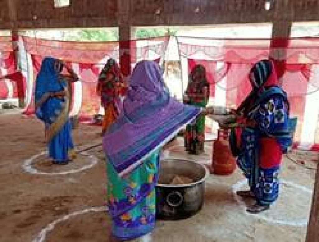 SHG Women provide food to the most poor and vulnerable in Rural Areas