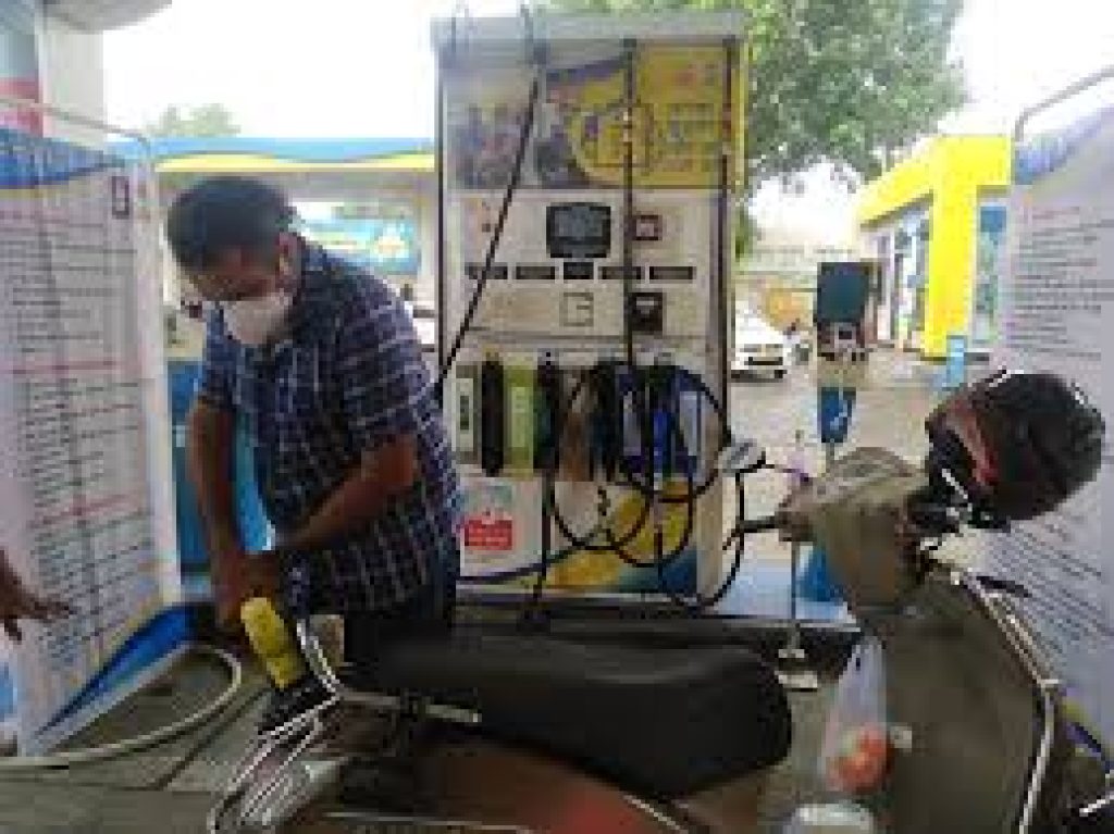 Atmanirbhar petrol pump started in Pune