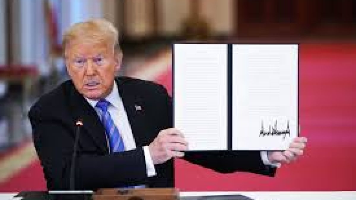 Trump signs executive order against hiring H1B visa holders for federal contracts