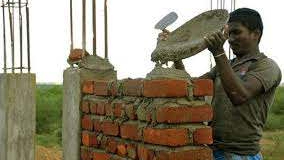 Indian economy contracts by 7.5% in Q2