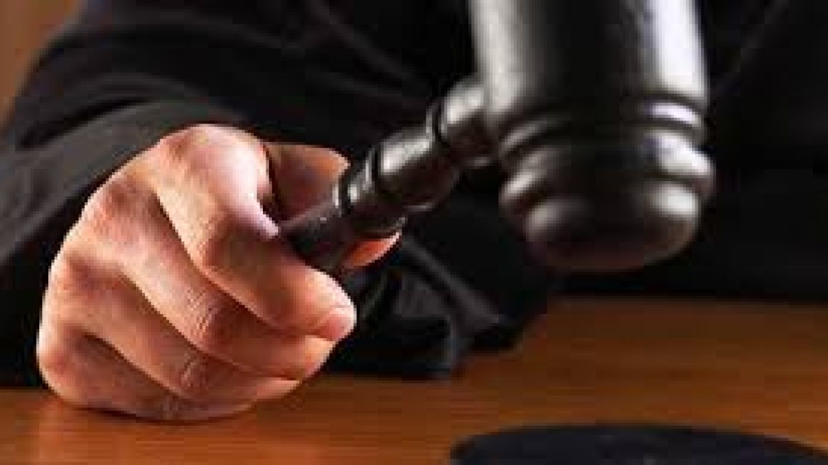 A renewed debate on court etiquette