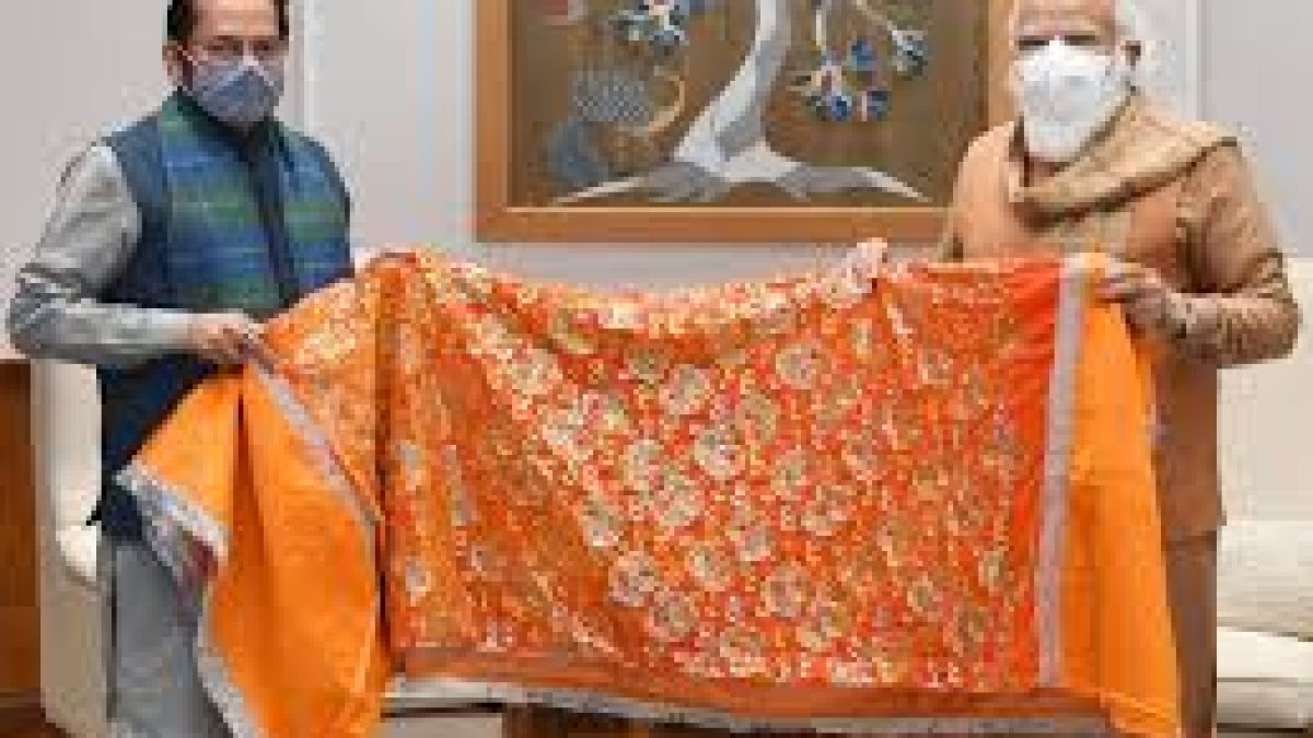 PM Modi gives chadar to be offered at Ajmer shrine