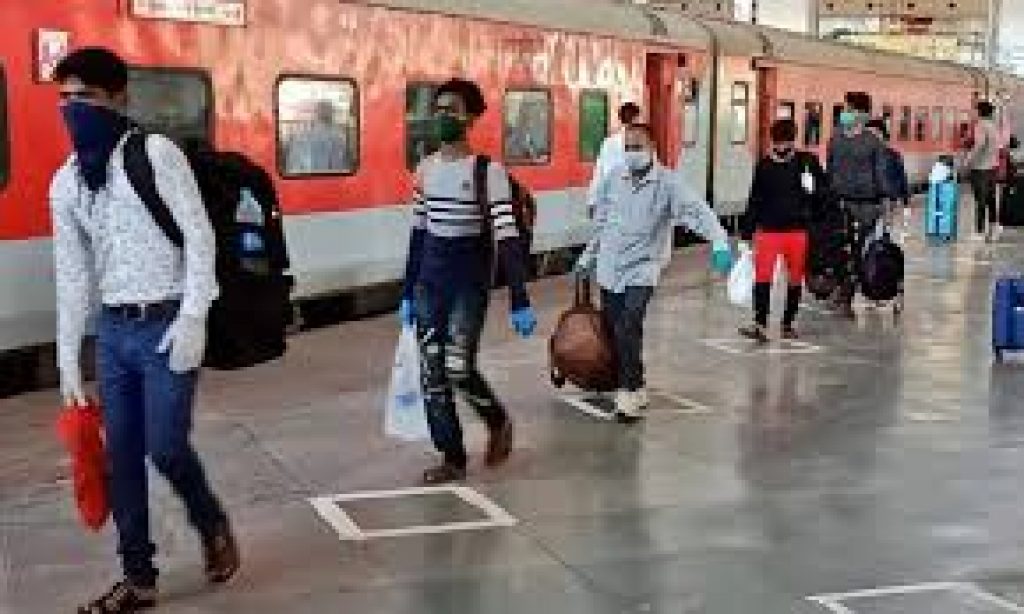 Railway Minister flags off Purnagiri Jan Shatabdi connecting Tanakpur to Delhi