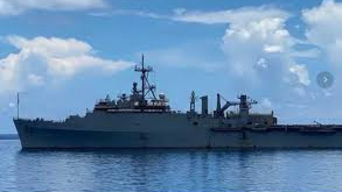 INS Jalashwa arrives at port of Anjouan in Comoros