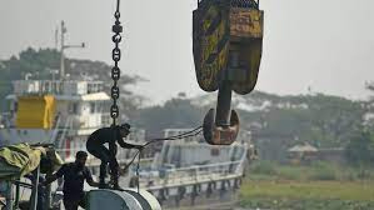 Bangladesh ferry accident in Shitalakhsya River