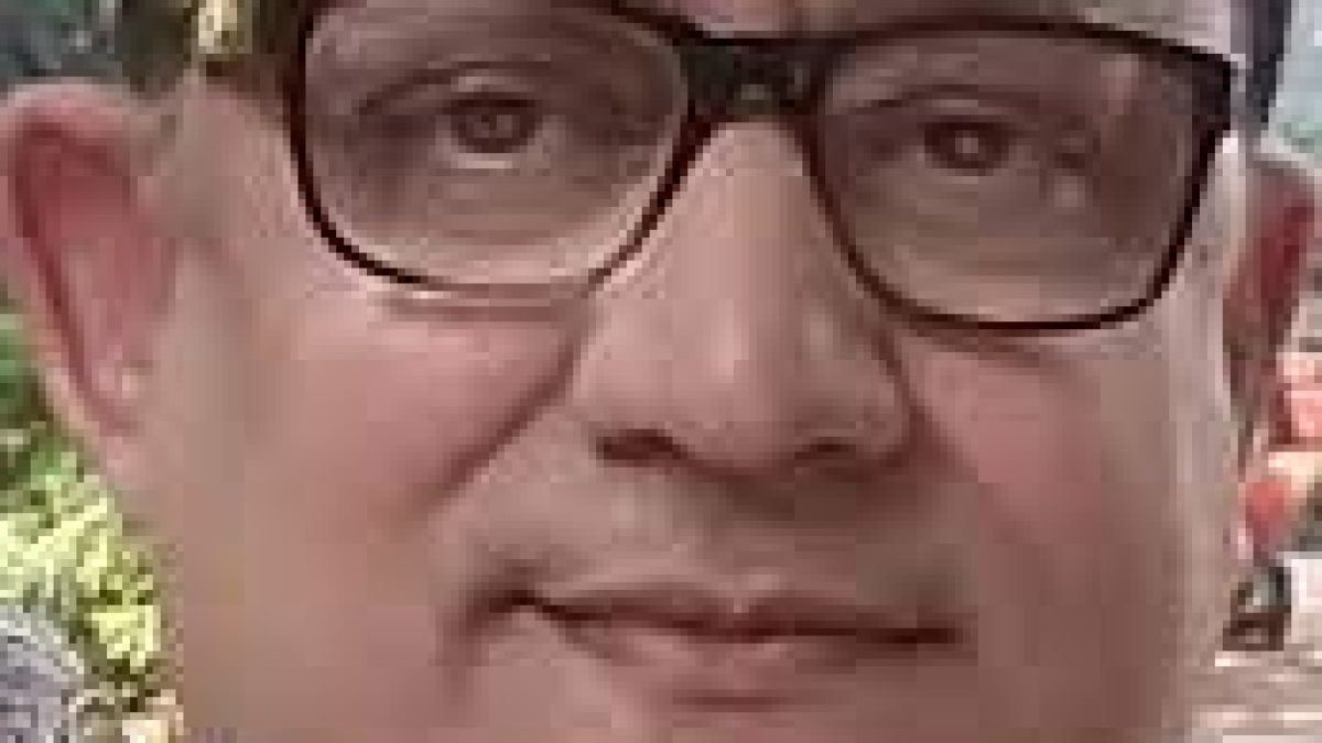 Senior IIS officer Manikant Thakur passed away