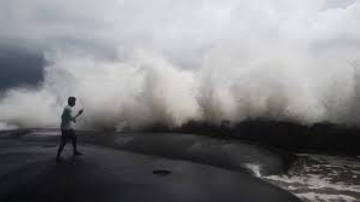 Heavy rain in Kerala as Cyclone Tauktae intensifies