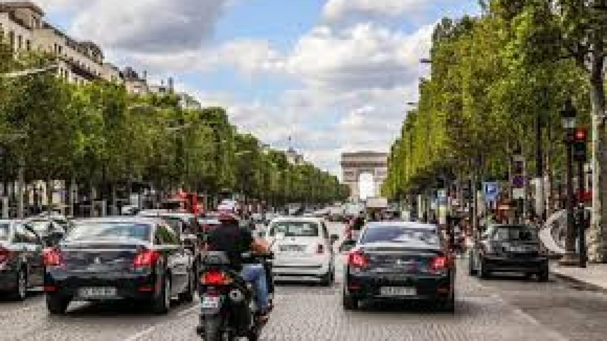 Reduce car traffic in centre of French capital by 2022