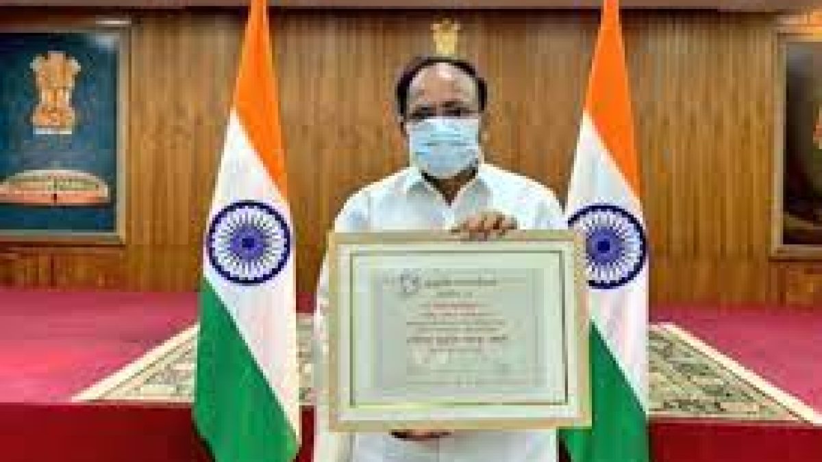 Vice President presented the Yudhvir Memorial Award