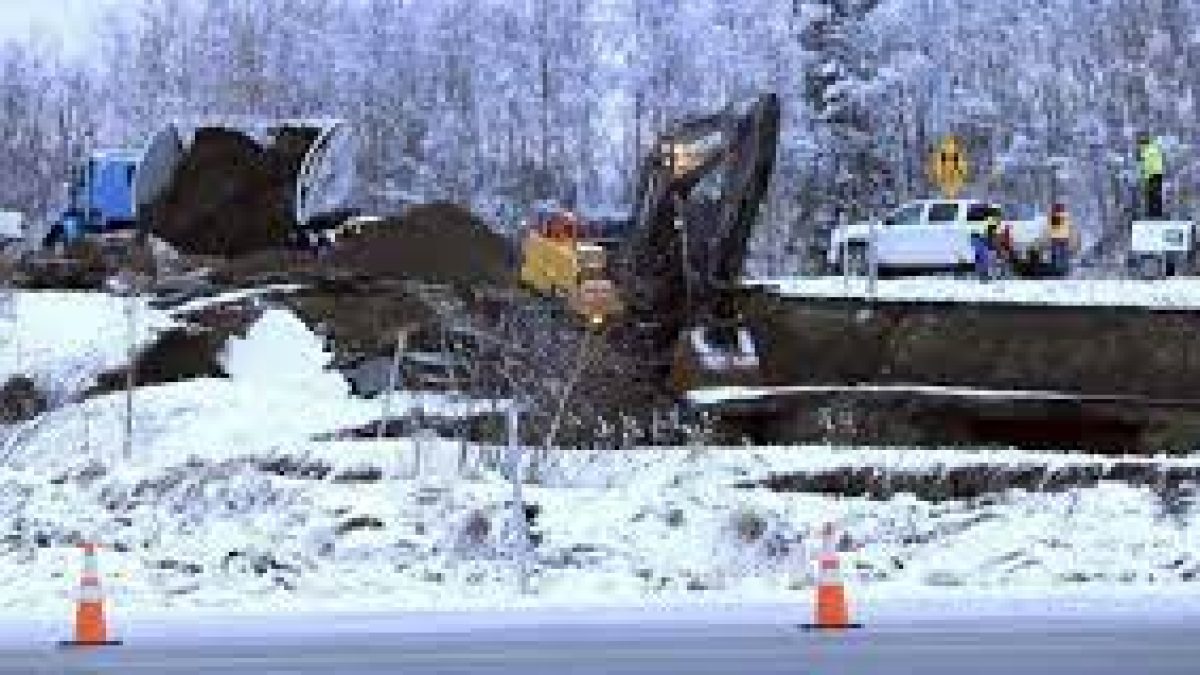 8.2 magnitude earthquake strikes Alaskan peninsula