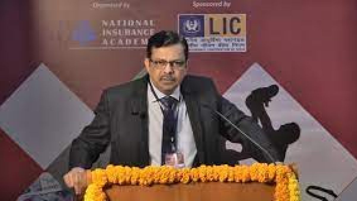 Government increased the retirement age of LIC Chairman to 62 years