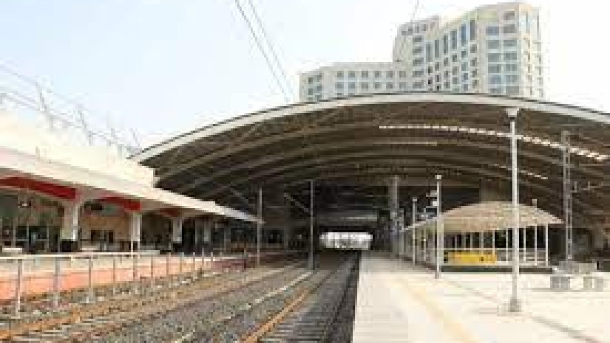 India's first 5-star hotel built over railway track has been built in Gandhi Nagar