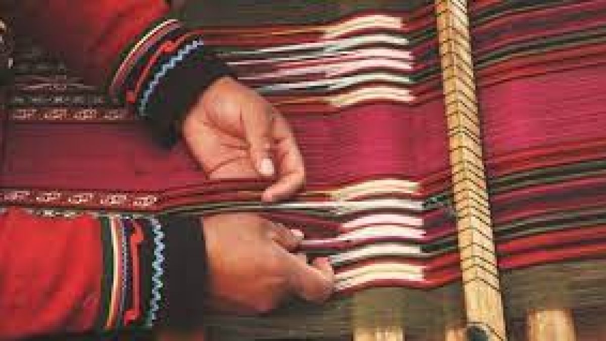 Centre to set up 10 more handloom design resource centres