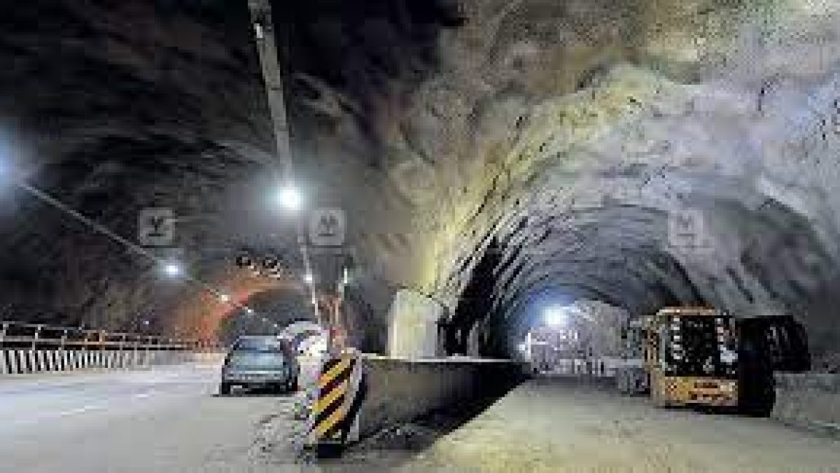 Nitin Gadkari instructs to open one side of Kuthiran Tunnel in Kerala