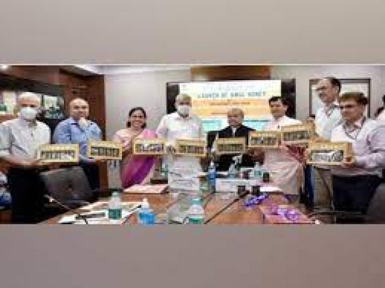 Union Agriculture Minister launches Amul Honey