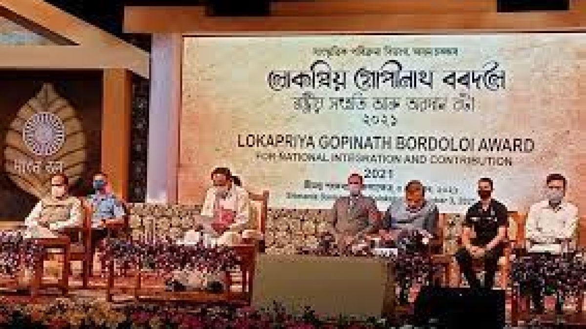 M. Venkaiah Naidu confers Assam Government’s biennial Lokapriya Gopinath Bordoloi Award for National Integration and National Contribution on 3 awardees