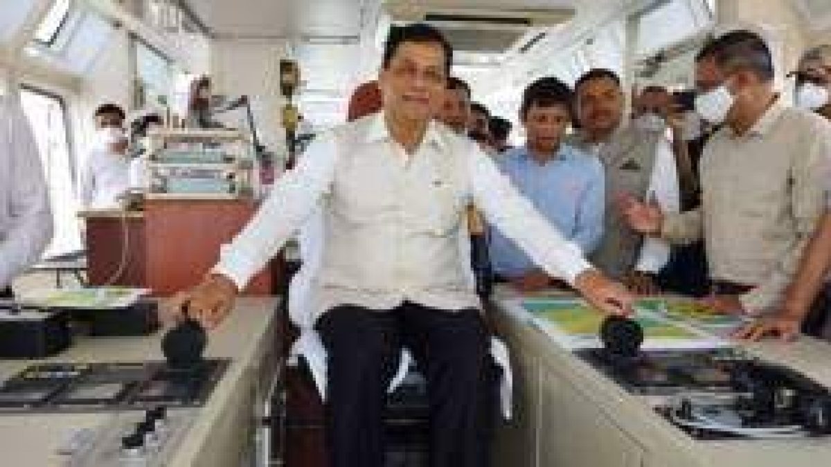 Shipping Minister inaugurates five vessels at Cochin Shipyard Limited