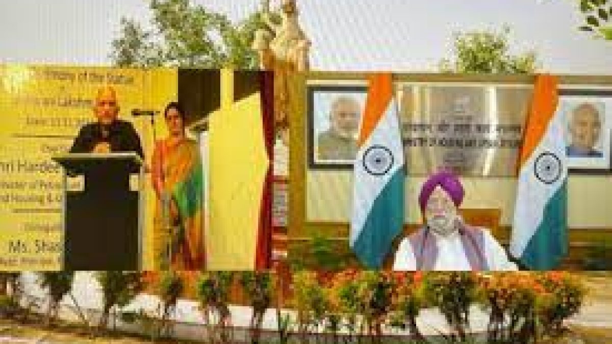 Hardeep Singh Puri unveils statue of Maharani Lakshmi Bai in Hisar college
