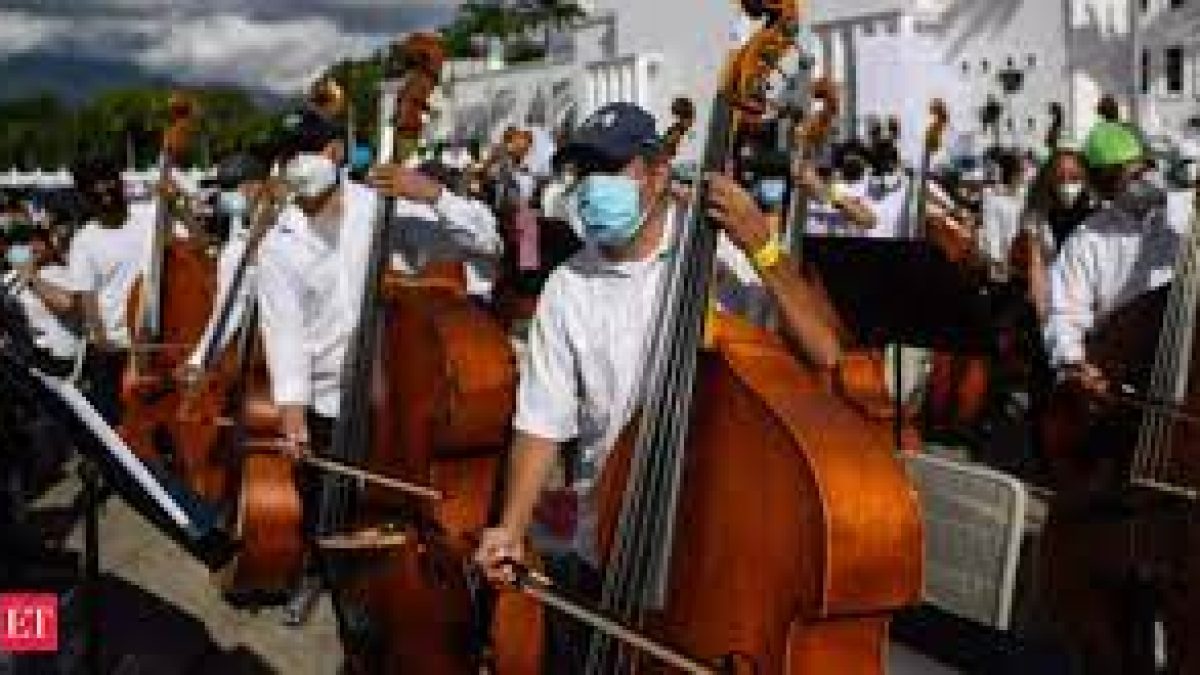 8,573 Venezuelan musicians set Guinness Record for world’s largest orchestra