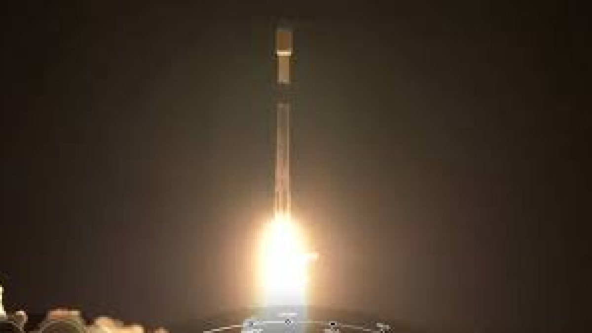 SpaceX launches 52 Starlink satellites from California base