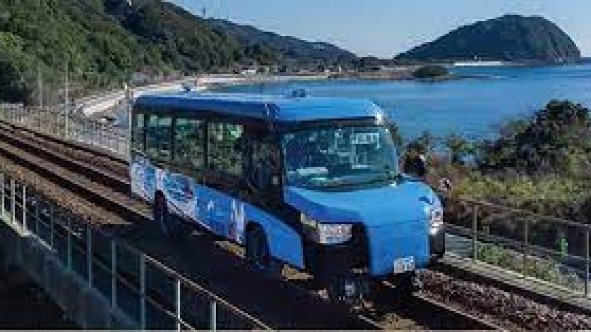 Japan introduced the world’s 1st Dual-Mode Vehicle