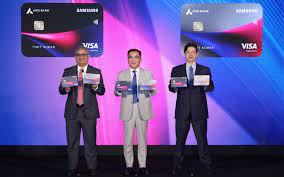 Samsung India, Axis Bank launch co-branded Credit Card