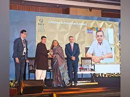 Subhash Runwal receives the Lifetime Achievement Award RICS