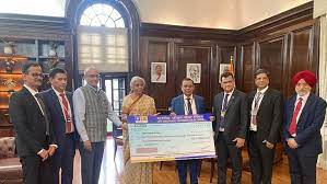 LIC Delivers Dividend Cheque of ₹1,831 Crore to Finance Minister