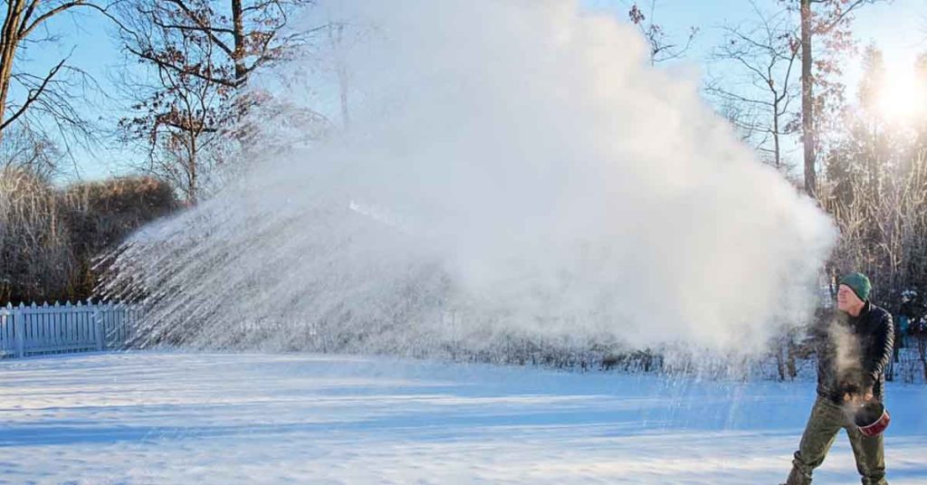 Indian Simulation Explains the Mpemba Effect — Why Hot Water Can Freeze Faster