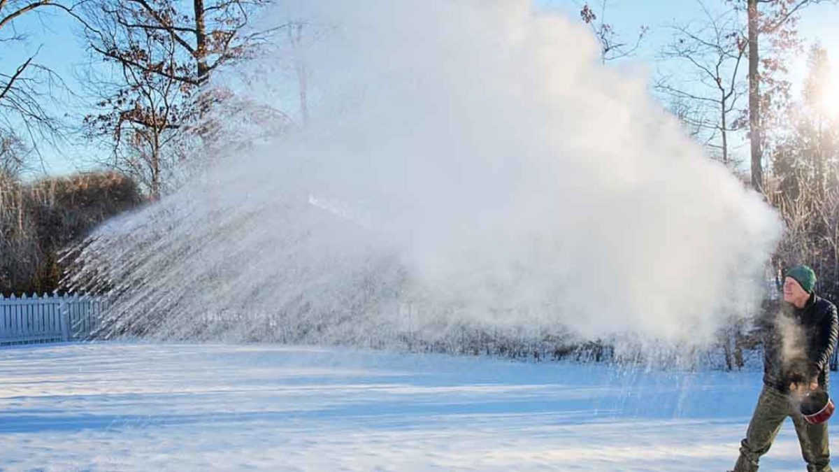 Indian Simulation Explains the Mpemba Effect — Why Hot Water Can Freeze Faster