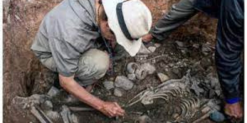 Archaeologists found a 3,000-year-old priestly tomb in Peru.