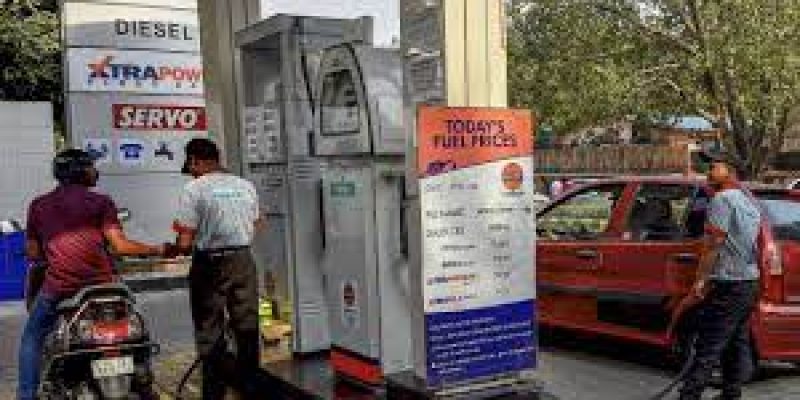 Crude oil falling prices impact fuel prices in India