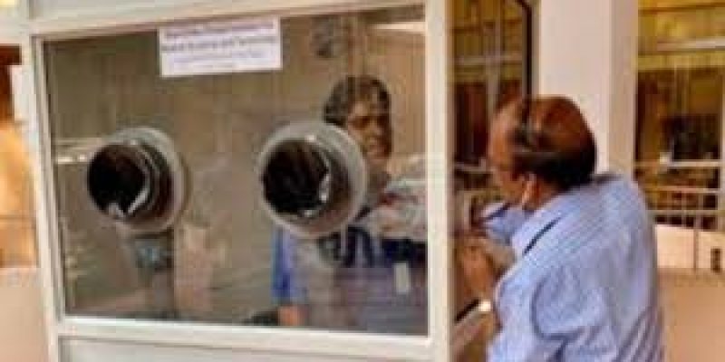 Disinfected barrier-examination booth for examining COVID-19 patients