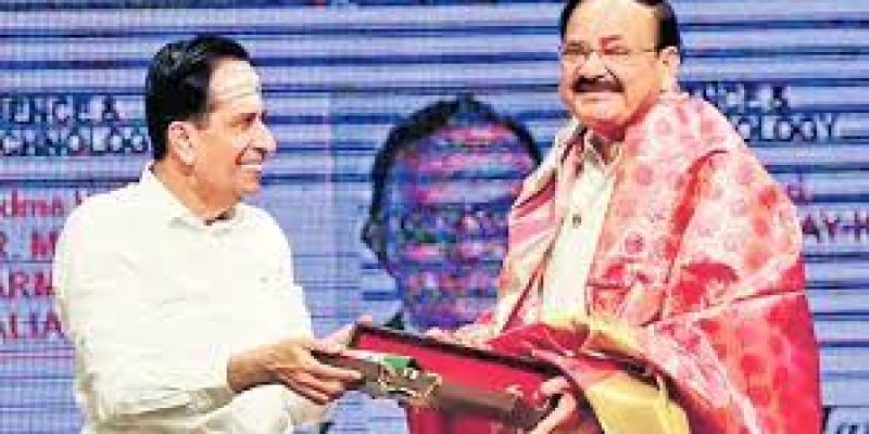 Ex-Vice President Venkaiah Naidu receives SIES award for public leadership