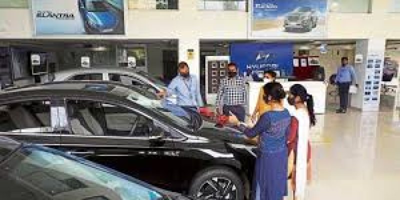 Govt urges car manufacturers to build engines for alternative fuels