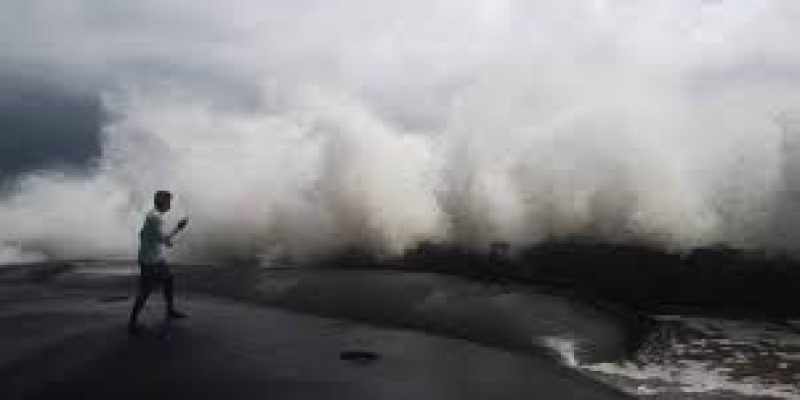 Heavy rain in Kerala as Cyclone Tauktae intensifies