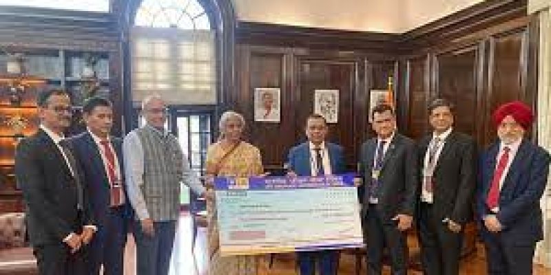 LIC Delivers Dividend Cheque of ₹1,831 Crore to Finance Minister