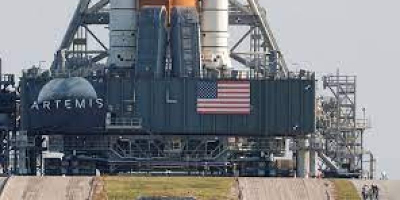 NASA’s moon rocket moved to launch pad for 1st test flight