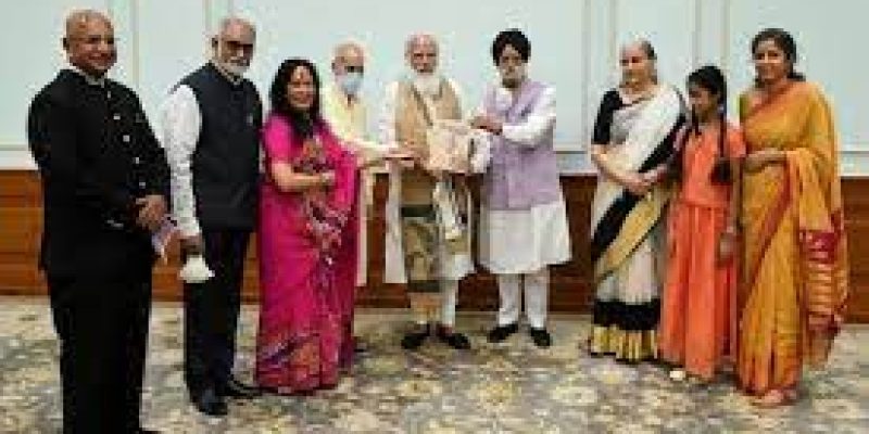 PM received 1st copy of ‘The Ramayana of Shri Guru Gobind Singh’