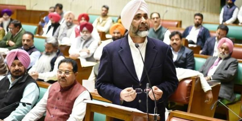 Punjab reduces govt employees retirement age to 58 years